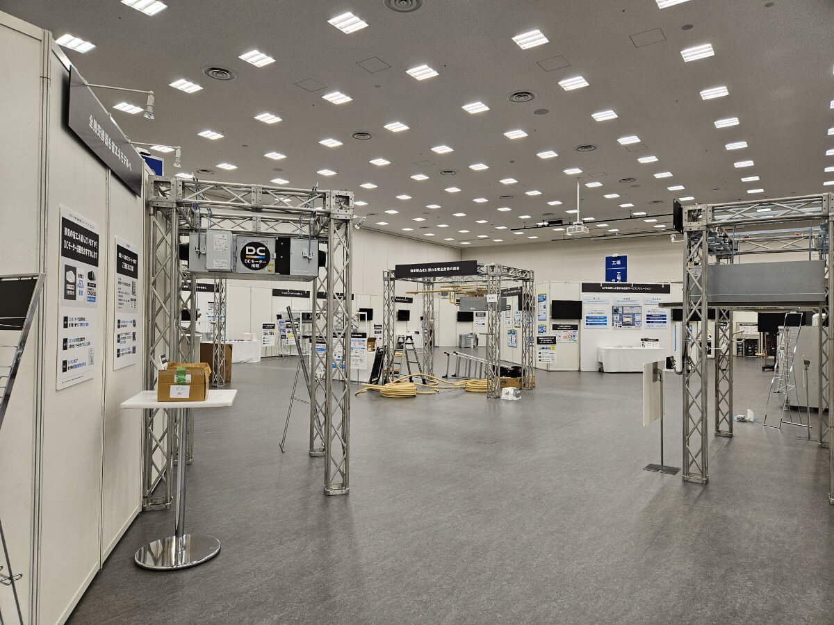 7つのシーン（ゾーン）に分かれて空調機器をはじめ商品を展示【402】の写真