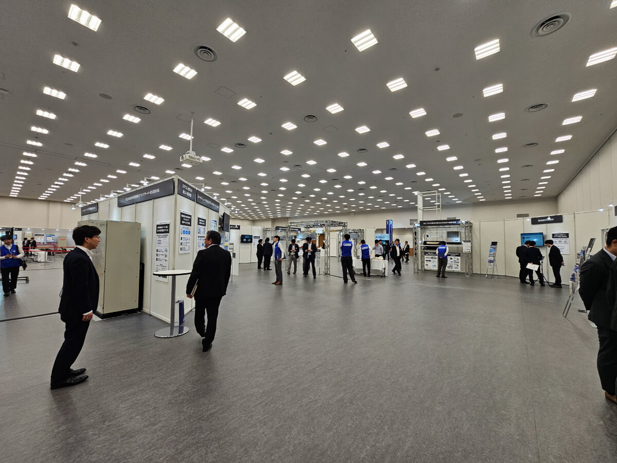 7つのシーン（ゾーン）に分かれて空調機器をはじめ商品を展示【402】の写真
