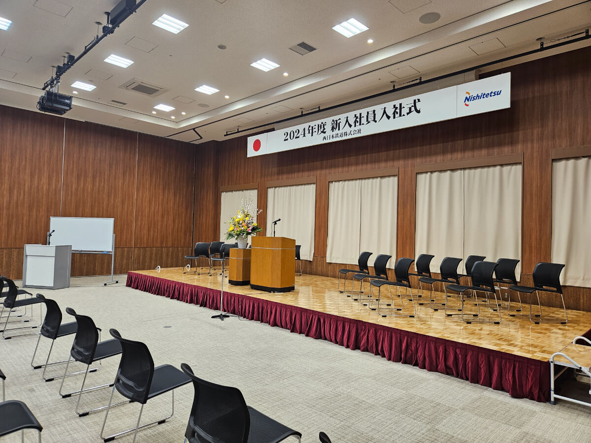 シアター（150席）、檀上イス16席【304】の写真